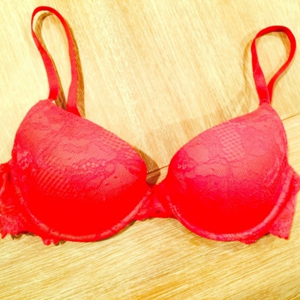 ❤️💚💙💜Be Mine💜💖❤️💛 Victoria's Secret Bio/fit demi uplift Bra Red